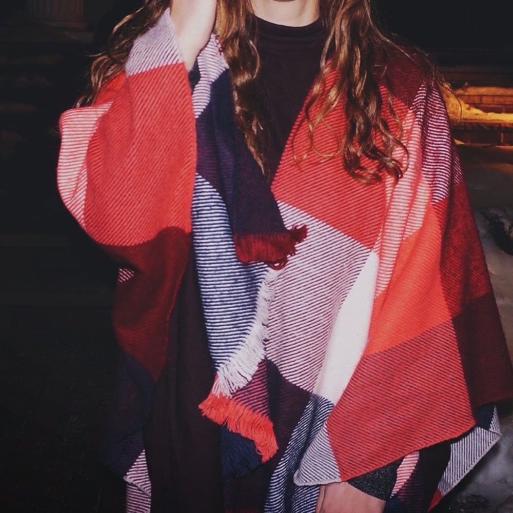 Old Navy Women's Drap/Poncho - Picture 3 of 4